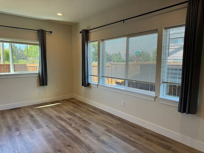 Building Photo - 2521 Justine Ln