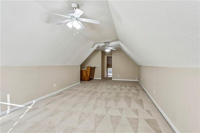 Building Photo - 3025 Vineyard Way