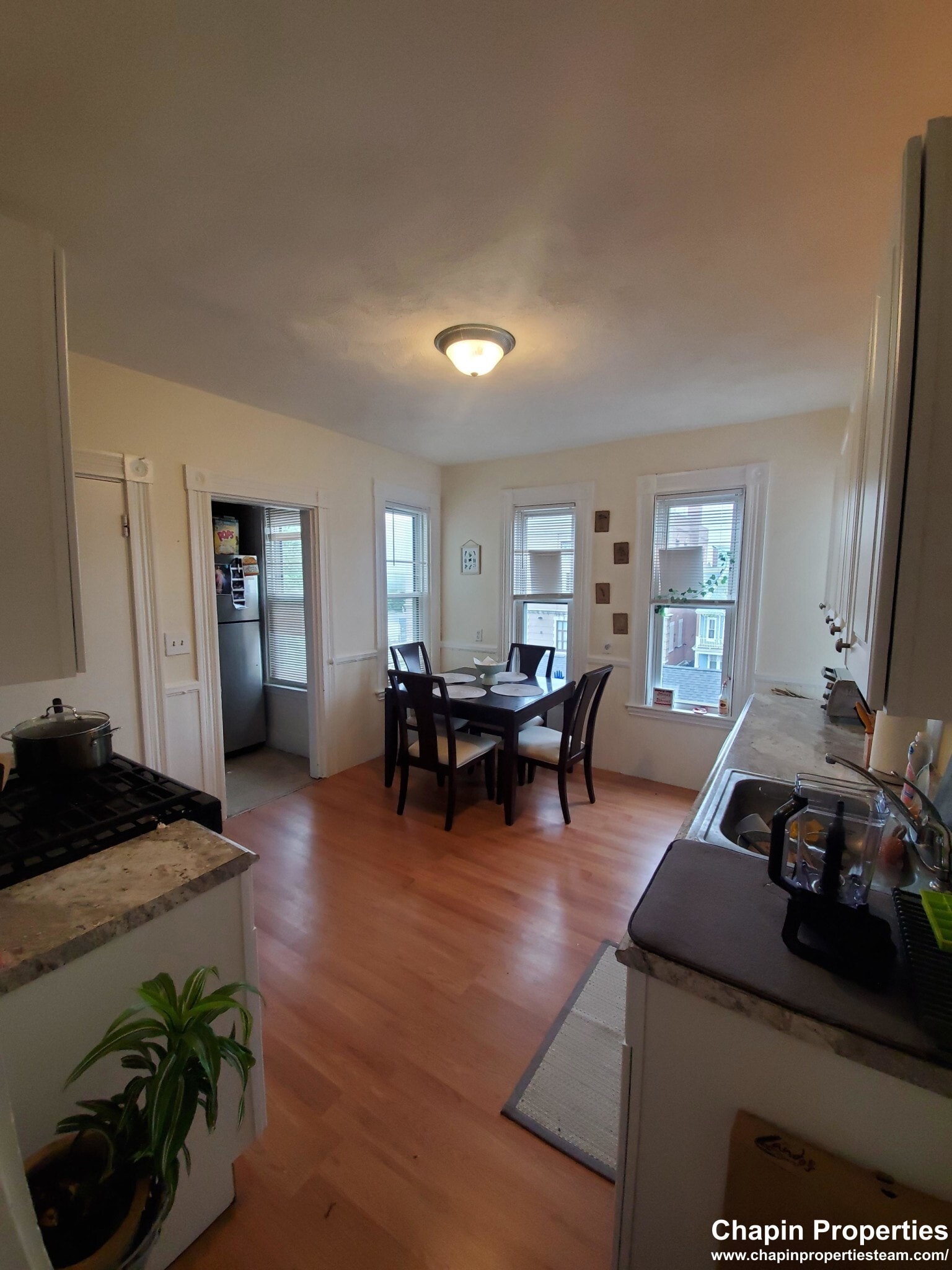 Building Photo - 40 Forest St