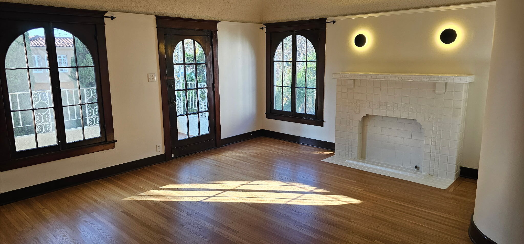 Entrance - 218 1/2 N Kenmore Ave
