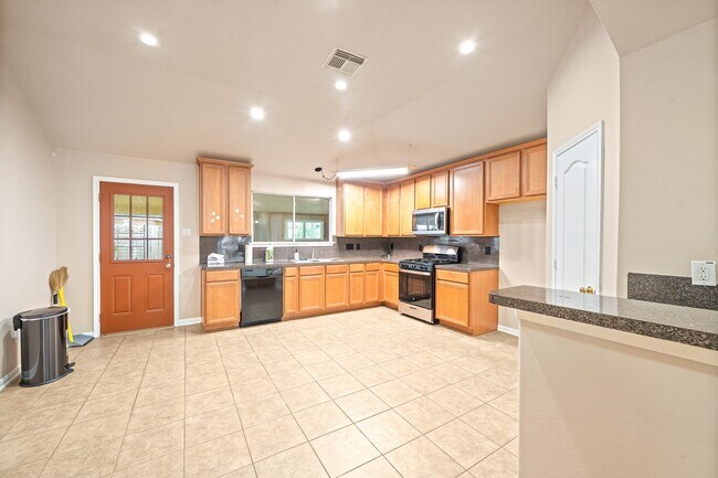 Building Photo - 10315 Kennewick Dr