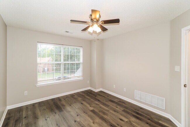 Building Photo - 246 Fairway Trace Dr