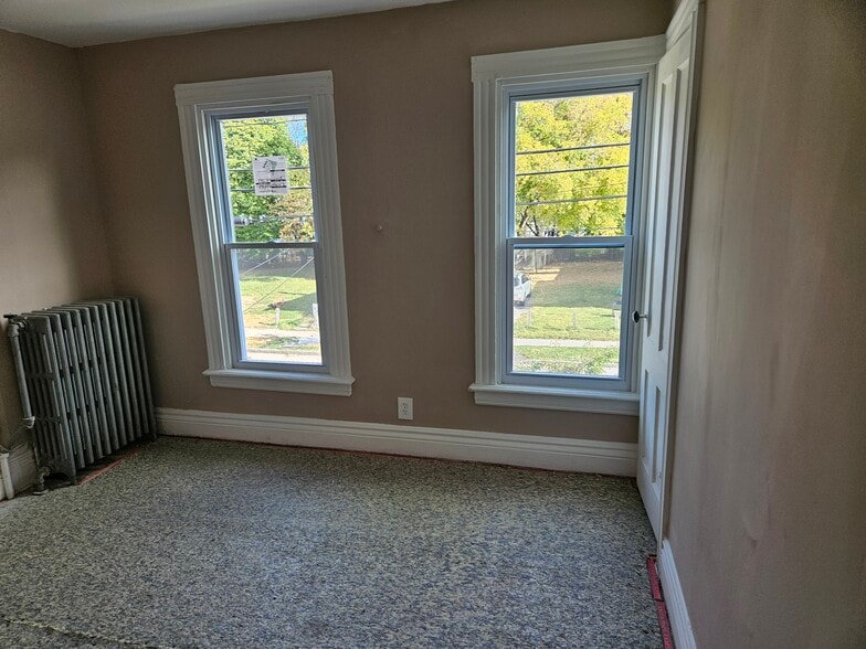 Apt B - 77 Saratoga Ave