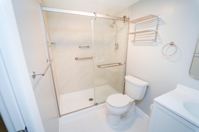 Building Photo - 2660 SW 22nd Ave