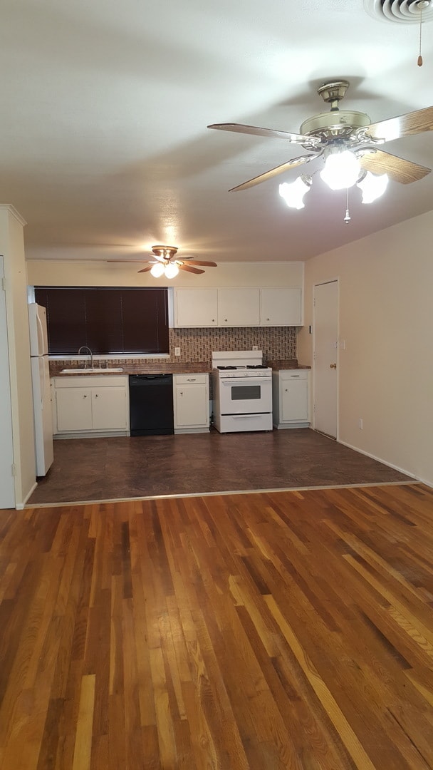 Building Photo - Located in Lawndale!!! 3bedrooms 1bath 1 c...