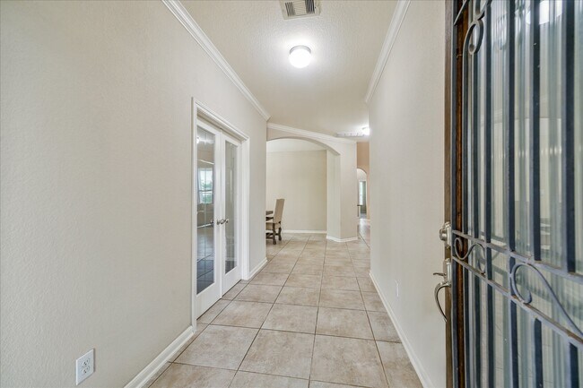 Building Photo - 1539 Giles Dr