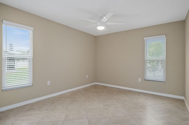 Building Photo - Perfect West Bradenton Location - 2 bedroom / 2 bathroom Home