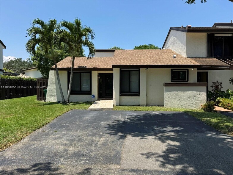 Primary Photo - 12721 SW 68th Ter