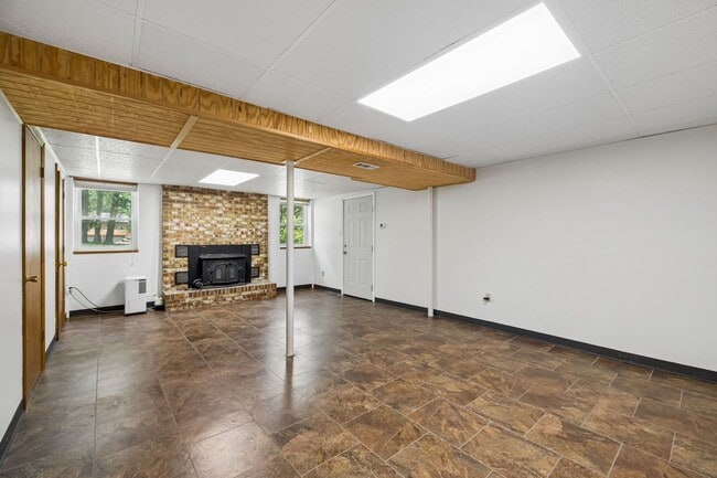 Building Photo - Pet Friendly Four Bedroom with Basement!