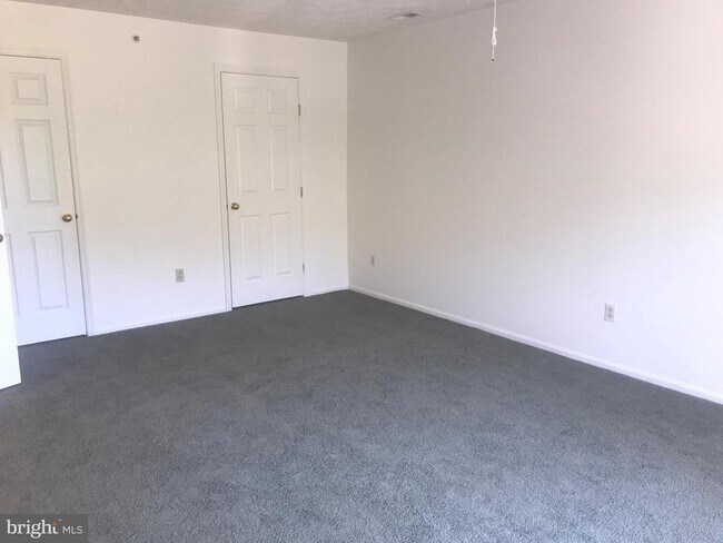 Building Photo - 901 Woodbridge Ct
