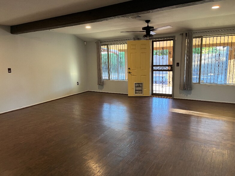 Building Photo - 10415 W Cameo Dr