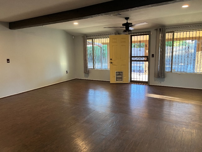 Building Photo - 10415 W Cameo Dr