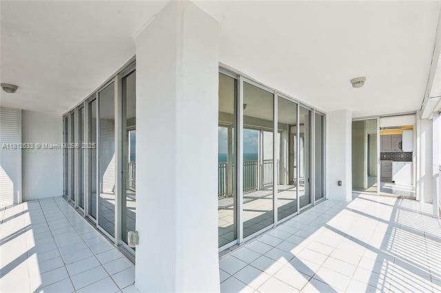 Building Photo - 881 Ocean Dr