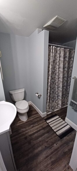 Bathroom - 407 William St