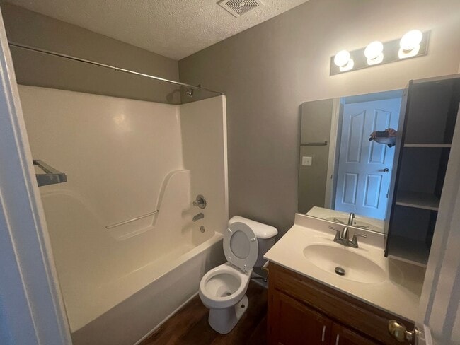 Building Photo - Hamlet Square Townhomes Unit 2410B