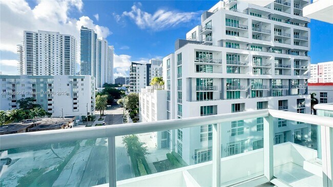 Building Photo - 333 NE 24th St