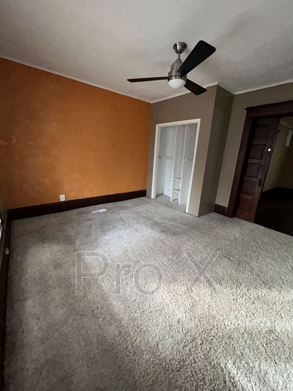 Building Photo - 404 W 1st St