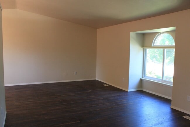 Building Photo - 2130 Crystal River Dr
