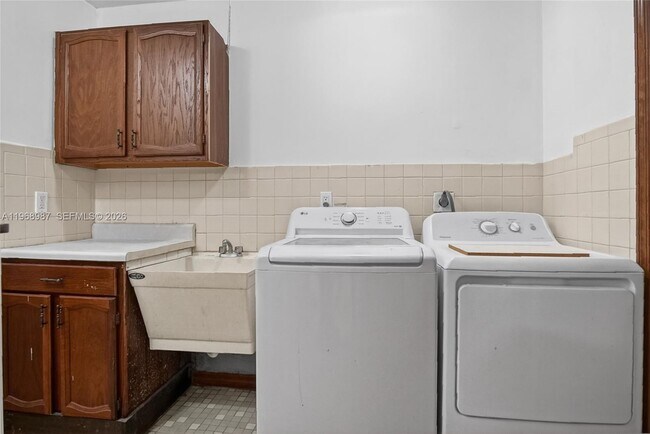 Building Photo - 525 SE Brookside Terrace