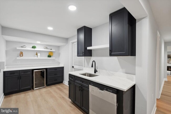 Building Photo - 10899 Woodland Falls Dr