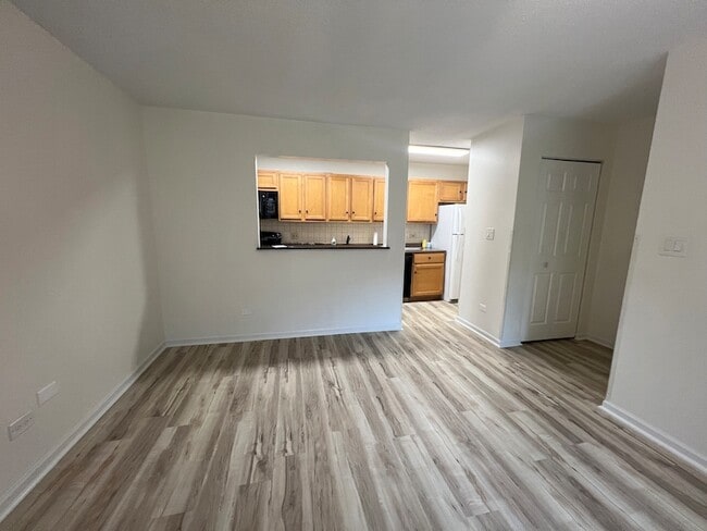 Building Photo - 2028 N Rand Rd