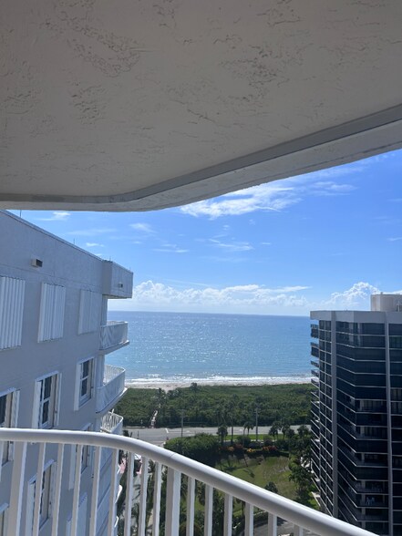 Building Photo - 5049 N Hwy A1A