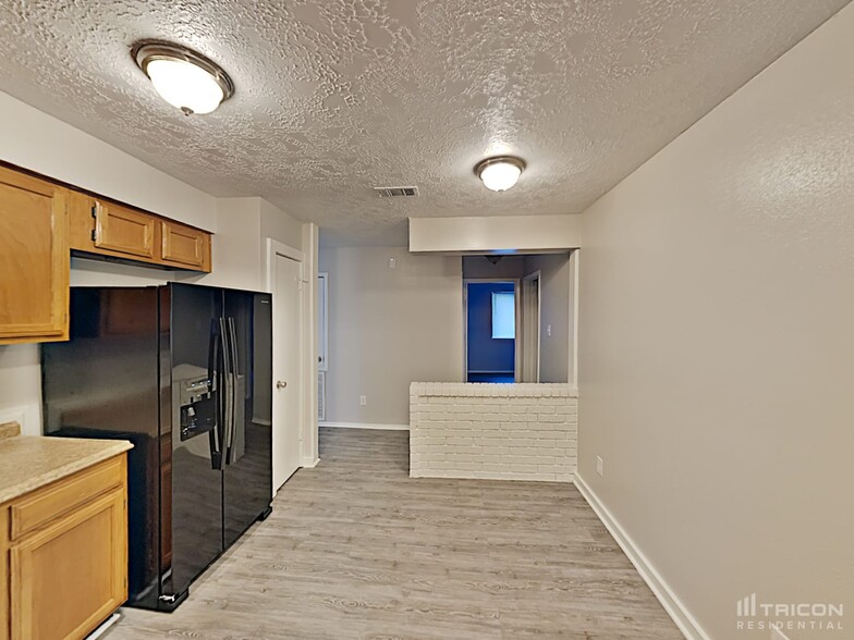 Building Photo - 120 WoodCrest Dr