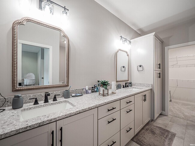 Building Photo - 3593 Sand Dr