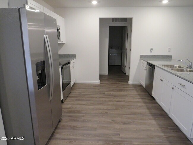 Building Photo - 1456 W Toltec Dr