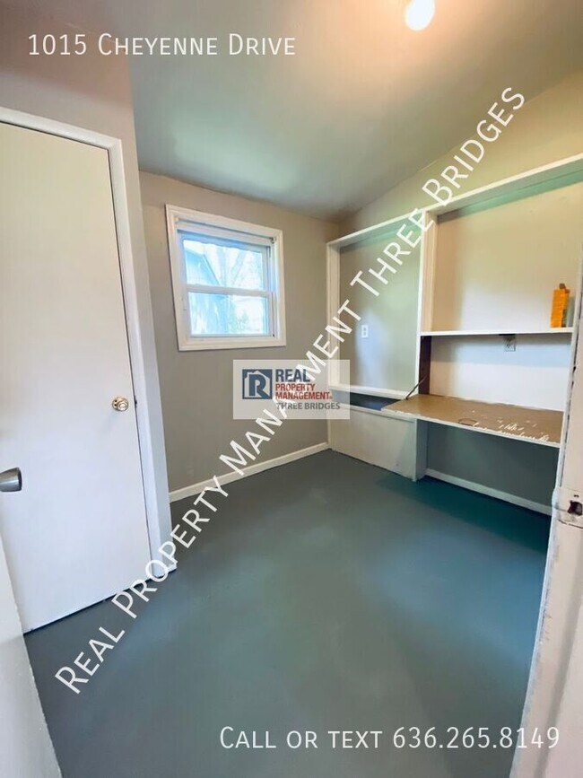 Building Photo - 1015 Cheyenne Dr