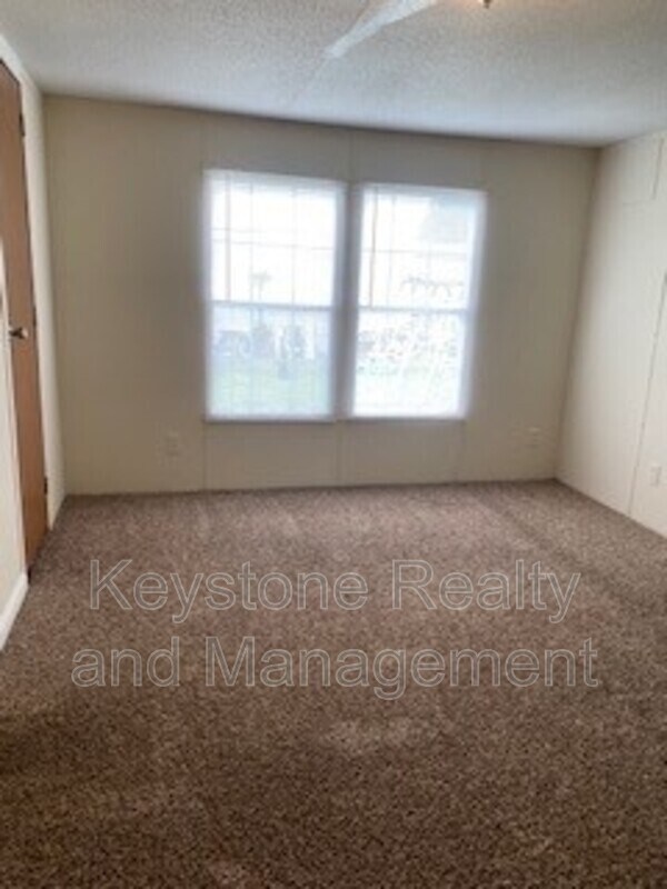 Building Photo - 141 Mace Ln