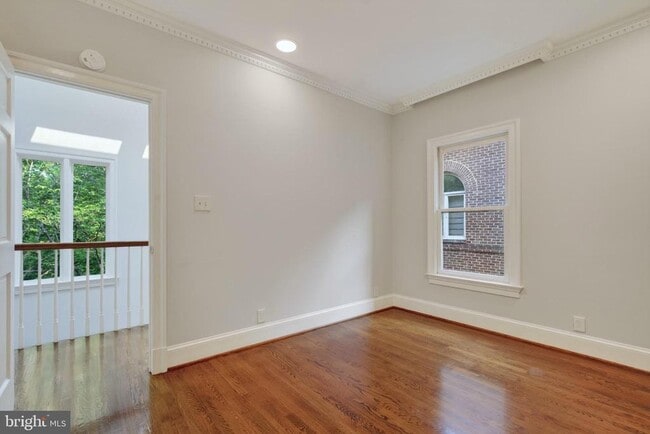 Building Photo - 5430 Chevy Chase Pkwy NW