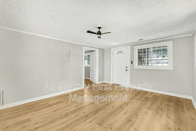 Building Photo - 2845 3rd Ave SW