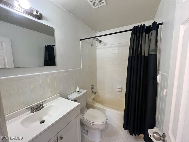 Building Photo - 8109 Sanibel Blvd