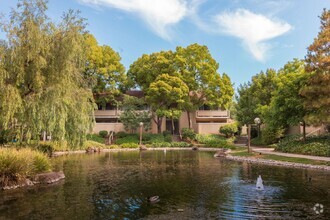 Building Photo - 1 Bedroom 1 Bath Remodeled Condo Available...