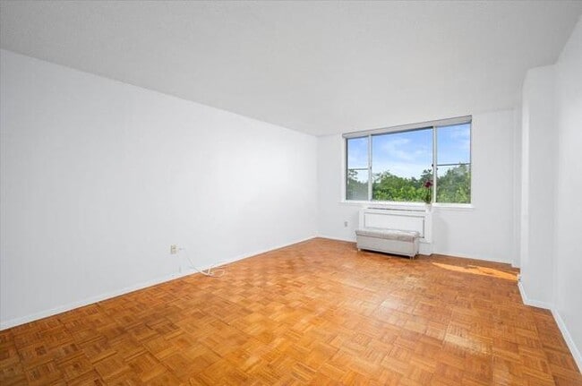 Building Photo - Rochelle