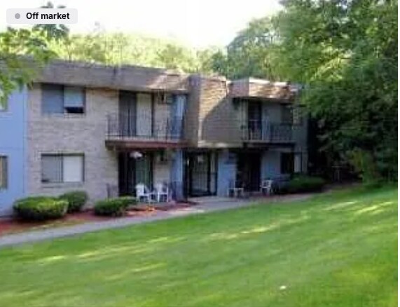 Building Photo - 10 Strawberry Bank Rd