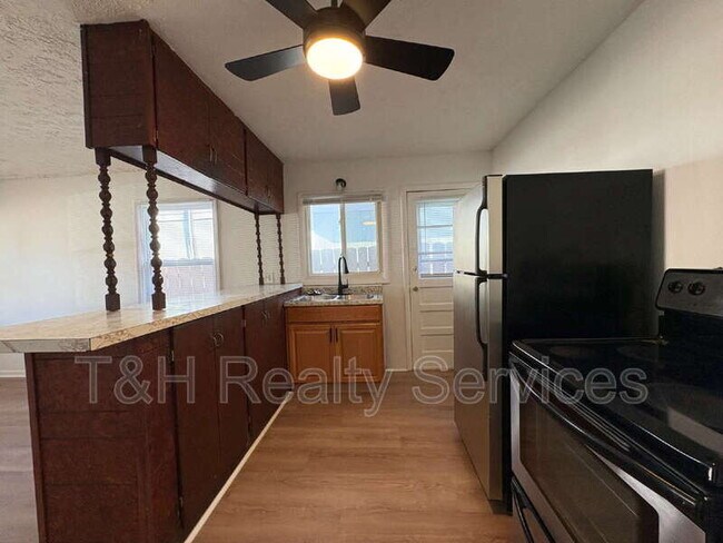 Building Photo - 1261 W 32nd St