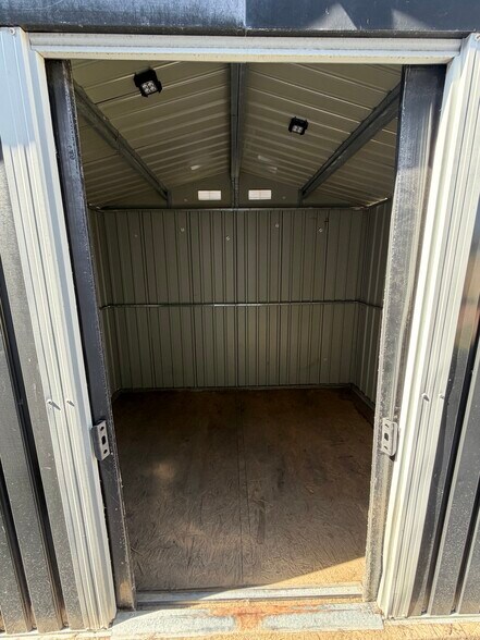 6'x8' Storage - 6310 Indiana Ave