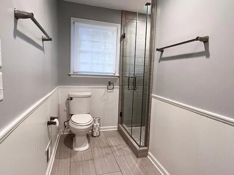 Master bath - 5005 N Hills Dr
