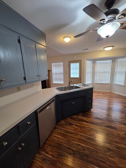 Building Photo - 3002 Oakbrook