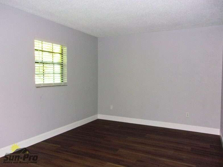 Building Photo - 323 Cavanah Dr