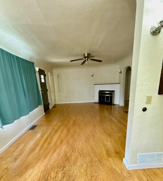 Building Photo - 1405 Worden Ave