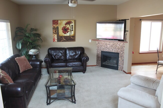 Building Photo - 341 Holland Ave