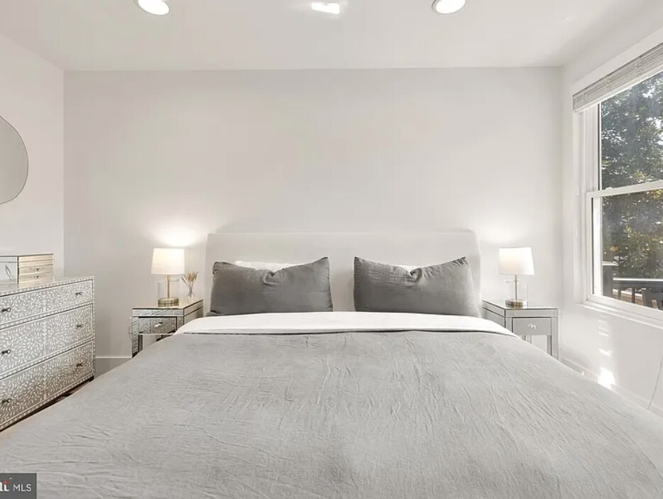 Building Photo - 1230 Fairmont St NW