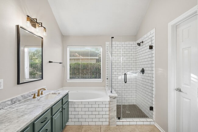 Building Photo - 11811 Misty Peak Ln