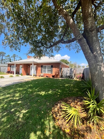 Building Photo - 6214 E Azalea Ave