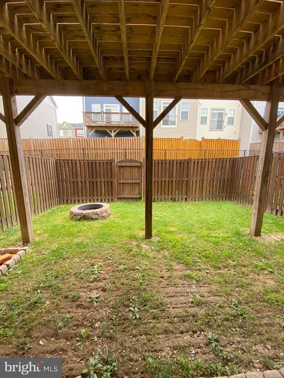 Building Photo - 104 Gretchen Ct