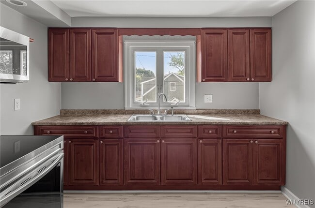 Building Photo - 273 Division St