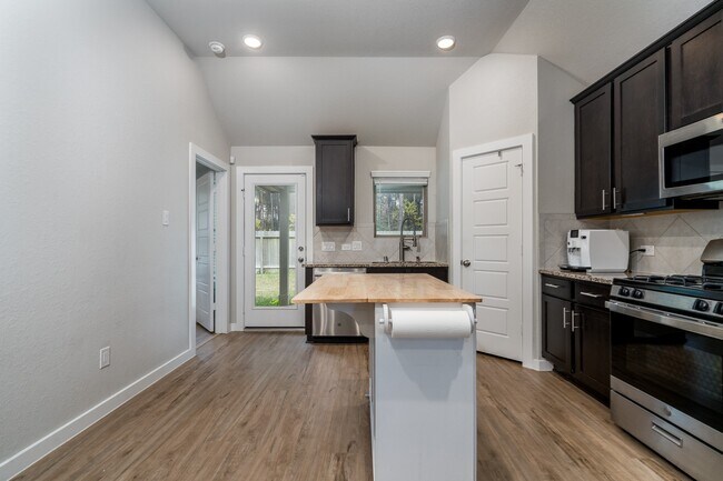 Building Photo - 17568 Rosewood Manor Ln